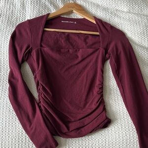 Women’s Abercrombie & Fitch Square Neck Ruched Long Sleeve  (maroon)